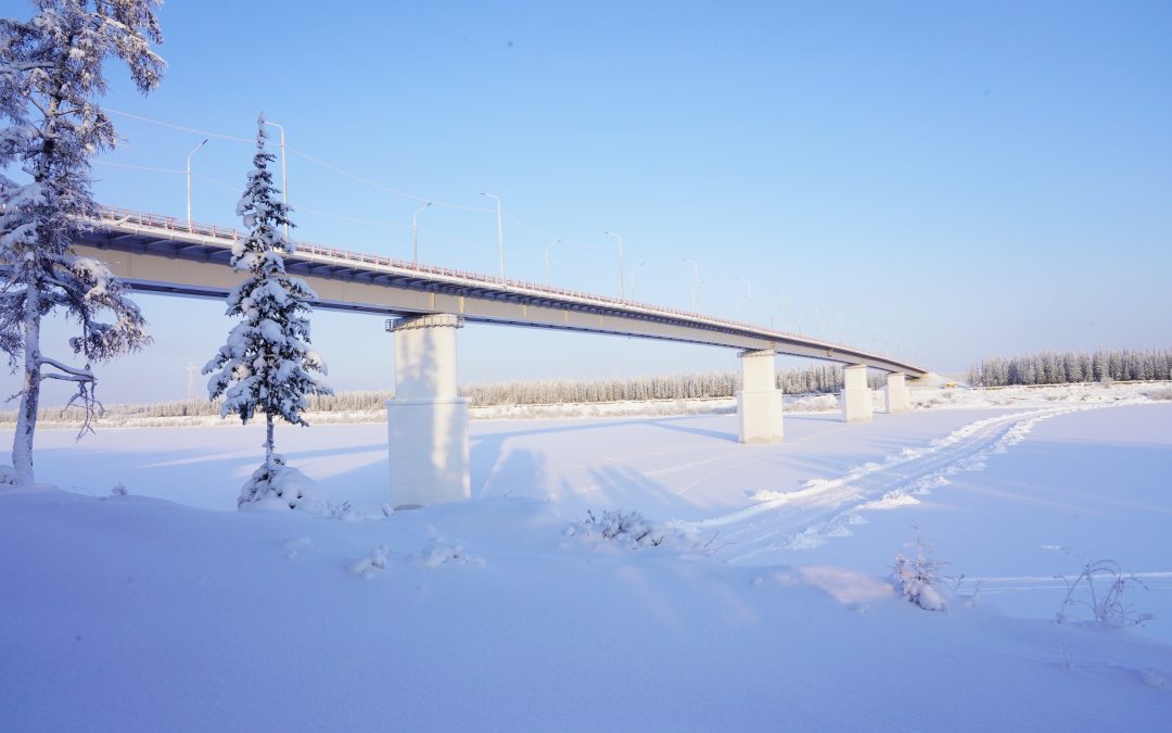 Строительство моста в Якутии через реку Вилюй